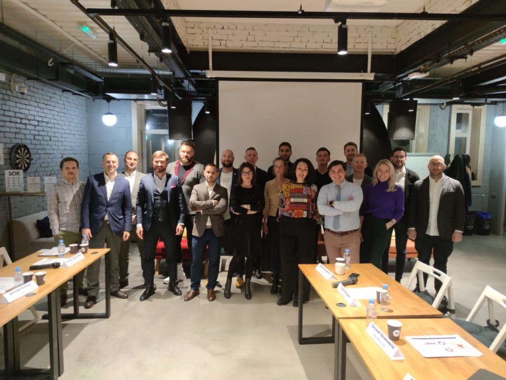 17.11.2020 в 17:17 прошел первый в своём роде батл между Ассоциацией коворкингов (НАОК) и Ассоциацией консультантов в области коммерческой недвижимости (КОКОН).